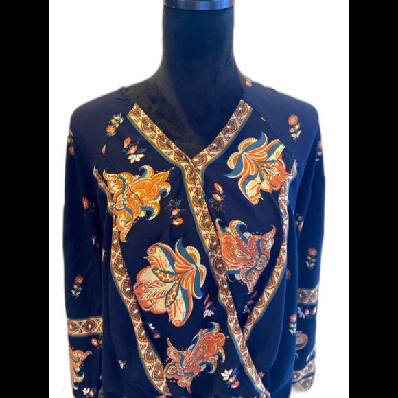 Gigio Faux Wrap Blouse Size Small Navy w/ Flowers longer Back Boho Peasant Look - Picture 2 of 11